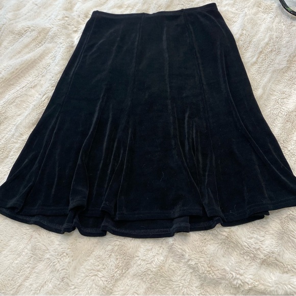 Elegant Black Maxi A-Line Skirt Set for Cocktail - Picture 3 of 6
